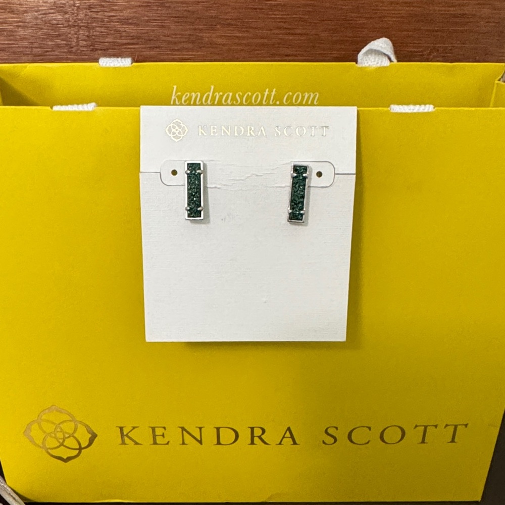 Kendra Scott Emerald Green Bar Earrings in Silver